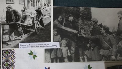 Експозиція виставки "Буремна весна 1944 року" в краєзнавчому музеї Експозиція виставки "Буремна весна 1944 року" в краєзнавчому музеї