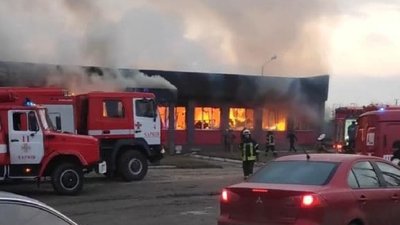 У Харківському районі горіла будівля товарного складу У Харківському районі горіла будівля товарного складу