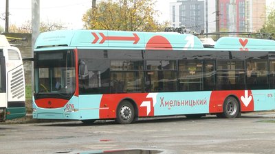 Тролейбус, який їздить у місті, жовтень 2026 року, Хмельницький