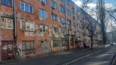 У Херсоні мітингували мешканці двох гуртожитків, які понад добу провели без світла У Херсоні мітингували мешканці двох гуртожитків, які понад добу провели без світла