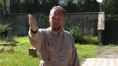 У Рівному побили вікна у церкві й пошкодили хрести на цвинтарі У Рівному побили вікна у церкві й пошкодили хрести на цвинтарі