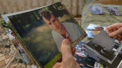 Дев'ять років пам'яті: спогади матері та друзів про атовця Сергія Амброса Дев'ять років пам'яті: спогади матері та друзів про атовця Сергія Амброса