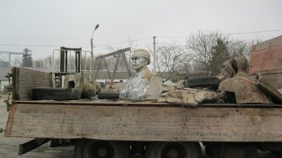 До "Парку радянського періоду" на Сумщині передали 5 пам'ятників з Полтавської області