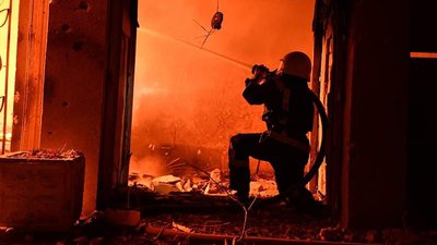 Ракетний удар по Миколаєві. Виникли дві пожежі та зруйновані будинки
