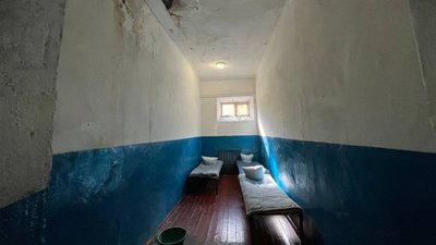 Прогнила підлога, сиплеться стеля — приміщення Центру детоксикації і медичного витвереження у Бердичеві потребує ремонту Прогнила підлога, сиплеться стеля — приміщення Центру детоксикації і медичного витвереження у Бердичеві потребує ремонту