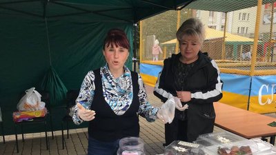 У Тернополі провели благодійний ярмарок на підтримку ЗСУ У Тернополі провели благодійний ярмарок на підтримку ЗСУ