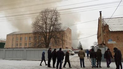 У Ніжині горить приміщення меблевої фабрики У Ніжині горить приміщення меблевої фабрики