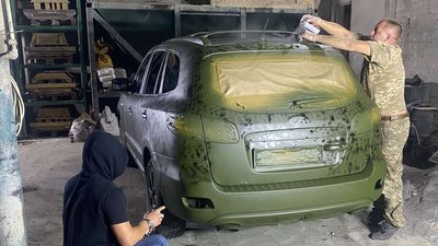 На Тернопільщині громада передала на фронт п'ять автомобілів На Тернопільщині громада передала на фронт п'ять автомобілів