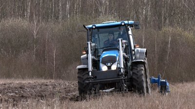 Як пів сотні дівчат на Волині навчаються на трактористок Як пів сотні дівчат на Волині навчаються на трактористок
