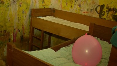 "Діти сплять по двоє". Як живе луцька родина, яка просила у президента квартиру "Діти сплять по двоє". Як живе луцька родина, яка просила у президента квартиру