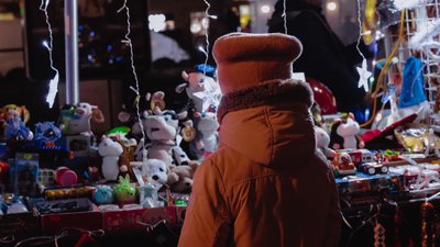 Франківськ напередодні Миколая. Що очікують люди побачити під подушкою Франківськ напередодні Миколая. Що очікують люди побачити під подушкою