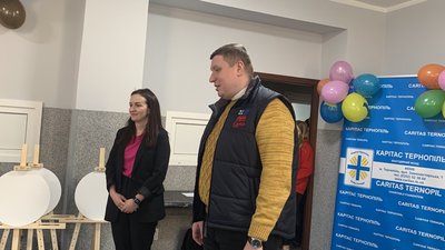 У Тернополі діти-сироти з Миколаївщини і Харківщини отримали допомогу У Тернополі діти-сироти з Миколаївщини і Харківщини отримали допомогу