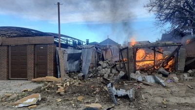 Пошкоджений будинок внаслідок обстрілу Нікополя 28 листопада 2023 року. Пошкоджений будинок внаслідок обстрілу Нікополя 28 листопада 2023 року.