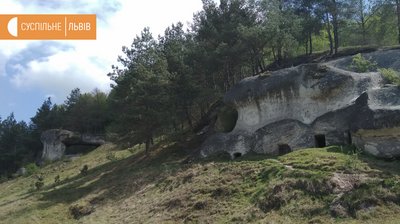 Місцеві мешканці зібралися біля Стільського городища на захист самовільного будівництва Місцеві мешканці зібралися біля Стільського городища на захист самовільного будівництва