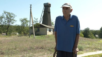 Мірошник і його млин: на Черкащині руйнується вітряк у голландському стилі