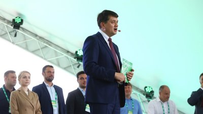 Був "правою рукою" Зеленського, а тепер "не член команди". Що відомо про ексспікера Ради Разумкова Був "правою рукою" Зеленського, а тепер "не член команди". Що відомо про ексспікера Ради Разумкова