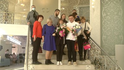 Кохання поза часом. У центральному відділі РАЦСу в День закоханих побралися 11 пар Кохання поза часом. У центральному відділі РАЦСу в День закоханих побралися 11 пар