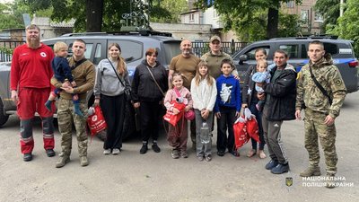 Жителі Золочівської громади, яких евакуювали поліцейські