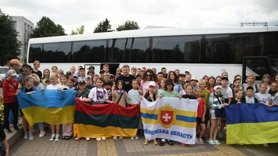 На відпочинок у Литву: діти військовослужбовців з Рівненщини поїхали в літній табір