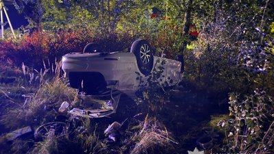 Перекинутий автомобіль