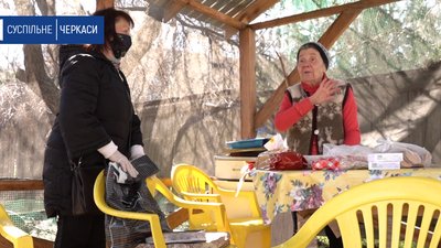 Як соцпрацівники Черкас доглядають за самотніми людьми під час карантину