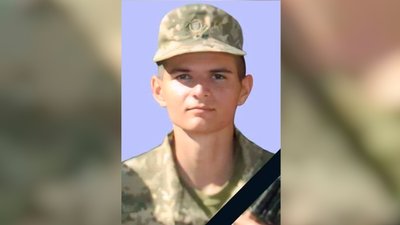 Чернігівщина попрощалася з 20-річним захисником Ярославом Максименком Чернігівщина попрощалася з 20-річним захисником Ярославом Максименком