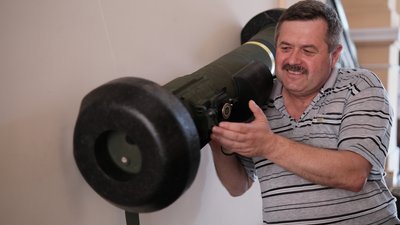 "Показати злочини російської армії". У Чернівцях відкрили виставку речей з війни