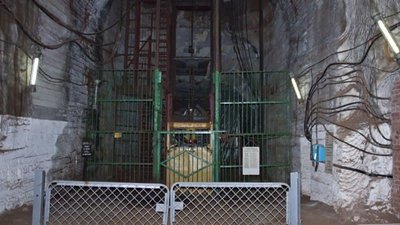 Новокостянтинівська шахта зупинила роботу через зламану кліть. Грошей на ремонт немає