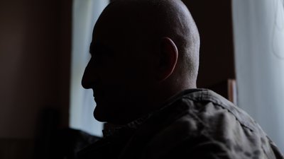 "Військові не вірили, що я до них доїхав". Історія чернівчанина, який возить гумдопомогу на передову