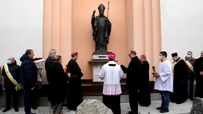 В Запоріжжі встановили пам'ятник меру який керував містом у 1901 році В Запоріжжі встановили пам'ятник меру який керував містом у 1901 році