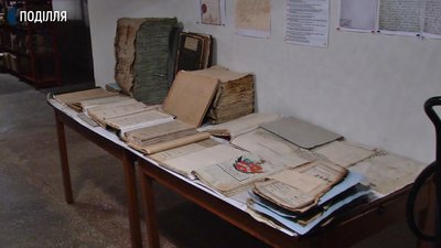 "Ми зробили неймовірно, ми описали його в культурі, документи дуже старовинні", - каже Катерина Бурдуваліс. Фото: Суспільне "Ми зробили неймовірно, ми описали його в культурі, документи дуже старовинні", - каже Катерина Бурдуваліс. Фото: Суспільне