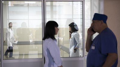 Медперсонал у відділенні Київської міської клінічної лікарні