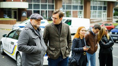 Напад на журналістів "Схем": під "Укрексімбанком" відбулася акція протесту Напад на журналістів "Схем": під "Укрексімбанком" відбулася акція протесту