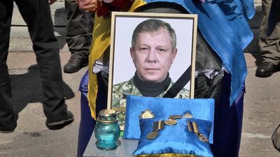 У Шостці попрощалися з двома військовими, які загинули наприкінці травня