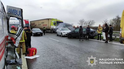 У результаті масової ДТП 9 квітня на Полтавщині травмований пасажир "швидкої"