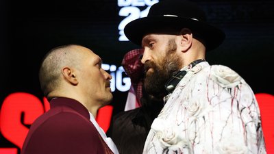 Олександр Усик та Тайсон Ф'юрі під час дуелі поглядів