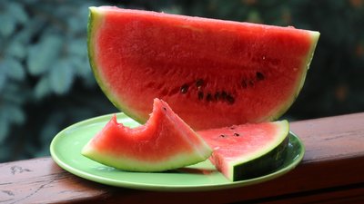 Херсонські кавуни та закарпатське вино. Експерт пояснив, навіщо продуктам географічні назви