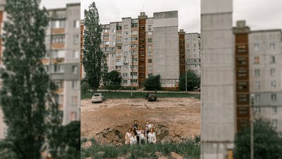 Фотограф з Івано-Франківська відзняв випускників на руїнах Чернігова Фотограф з Івано-Франківська відзняв випускників на руїнах Чернігова
