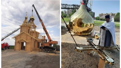 Етапи будівництва дерев'яного храму ПЦУ в місті Долинська. На фото праворуч Олег Оніка освячує куполи Етапи будівництва дерев'яного храму ПЦУ в місті Долинська. На фото праворуч Олег Оніка освячує куполи