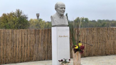 У Кринках на Херсонщині два десятиліття потому відкрили музей-садибу Остапа Вишні У Кринках на Херсонщині два десятиліття потому відкрили музей-садибу Остапа Вишні