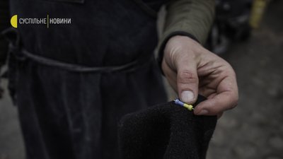 Польський пекар випікає хліб в Бучі Польський пекар випікає хліб в Бучі
