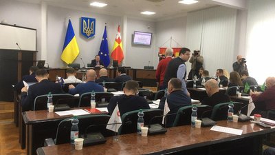 Підприємці з Центрального ринку прийшли на сесію Луцької міської ради Підприємці з Центрального ринку прийшли на сесію Луцької міської ради