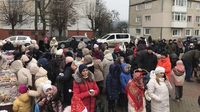 У громаді на Тернопільщині під час різдвяного дійства зібрали понад 20 тисяч гривень для ЗСУ У громаді на Тернопільщині під час різдвяного дійства зібрали понад 20 тисяч гривень для ЗСУ