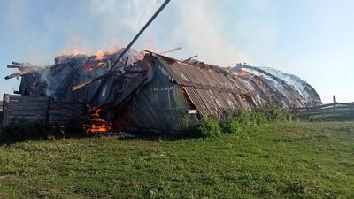 Масований вогонь з РФ по Миропільській громаді Сумщини — загорілася ферма Масований вогонь з РФ по Миропільській громаді Сумщини — загорілася ферма