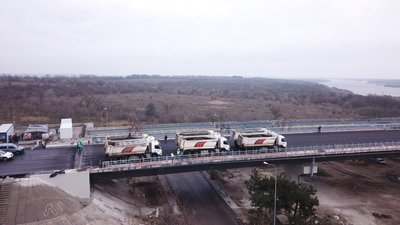 До Запоріжжя на відкриття руху першою побудованою частиною мосту через Дніпро чекають президента