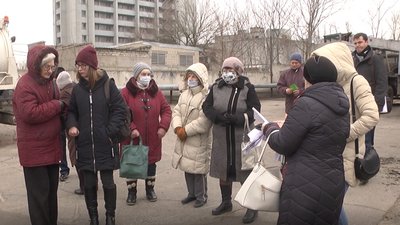 "Хочемо дихати свіжим повітрям": у Херсоні жителі багатоповерхівки проти облаштування автостоянки