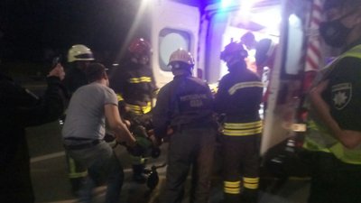 Врятованого чоловіка передпли медикам Врятованого чоловіка передпли медикам