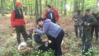 Шукали всю ніч: у лісі на Закарпатті заблукала 72-річна жінка Шукали всю ніч: у лісі на Закарпатті заблукала 72-річна жінка
