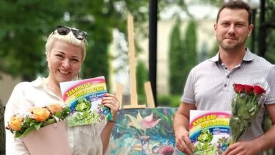Житомирська художниця Олена Славова відкрила персональну виставку робіт під назвою "Рушник" Житомирська художниця Олена Славова відкрила персональну виставку робіт під назвою "Рушник"