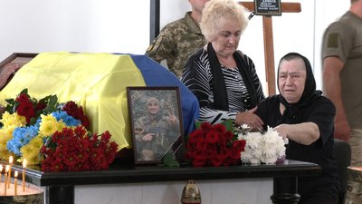 В Івано-Франківську поховали загиблого воїна, батька п’ятьох дітей Павла Брикіна В Івано-Франківську поховали загиблого воїна, батька п’ятьох дітей Павла Брикіна